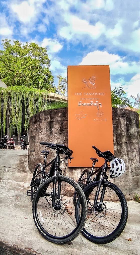 Two UNIKAT e-bikes parked at The Tamarind Resort pickup station on Nusa Lembongan